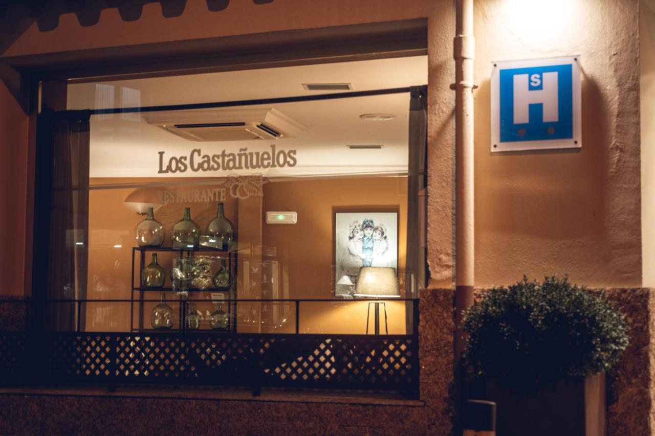 Hostal Los Castanuelos Candeleda Exterior photo