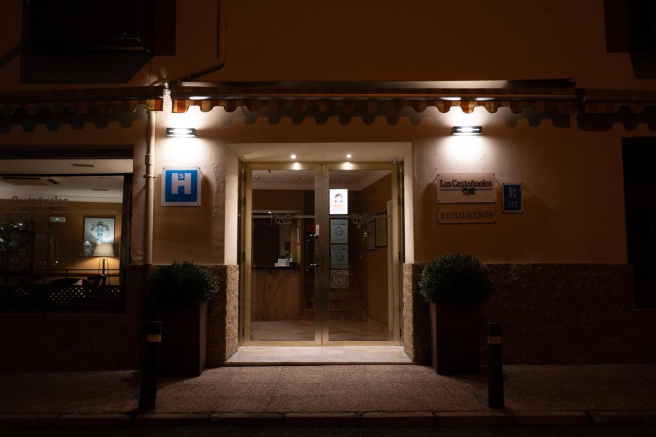 Hostal Los Castanuelos Candeleda Exterior photo